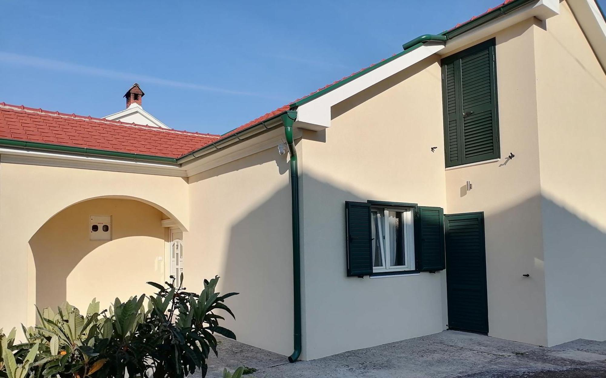 House Leana Villa *